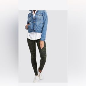 NWT Spanx Look At Me Now Seamless Leggings in Green Camo size L